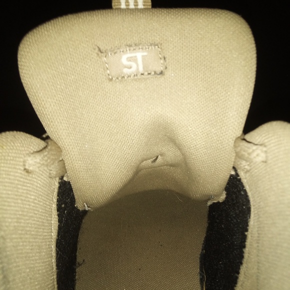 Adida - Picture 3 of 3